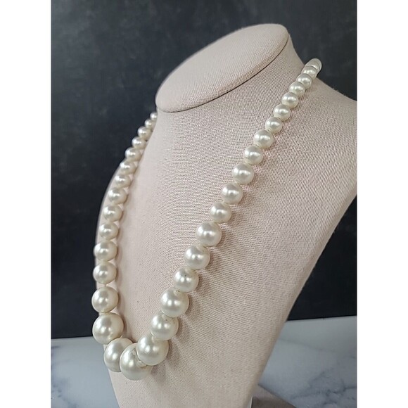 Coro Faux Pearl Beaded Necklace, READ FAIR CONDITION - Picture 2 of 10